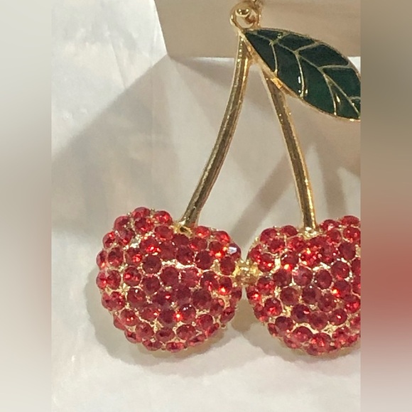 Gold tone ruby red gemstone cherry on stem dangling earrings new - Picture 10 of 16